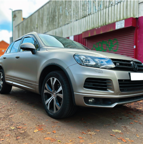Large 4x4 Volkswagen Touarag with a grey colour change wrap